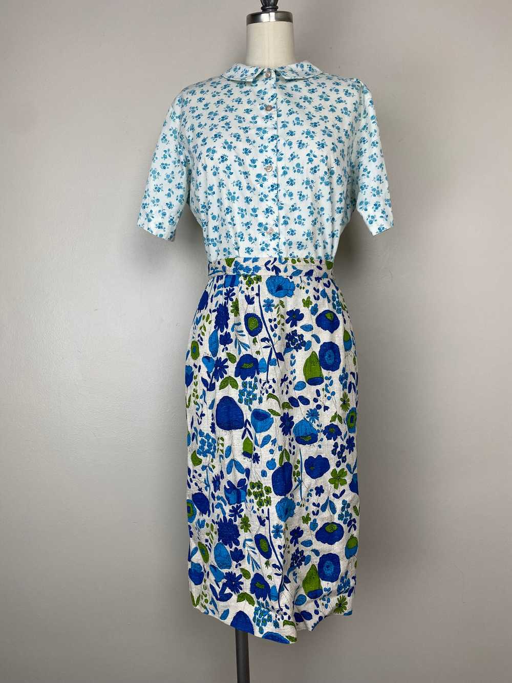 1960s Blue Floral Pencil Skirt, Size Small, 25.5"… - image 7