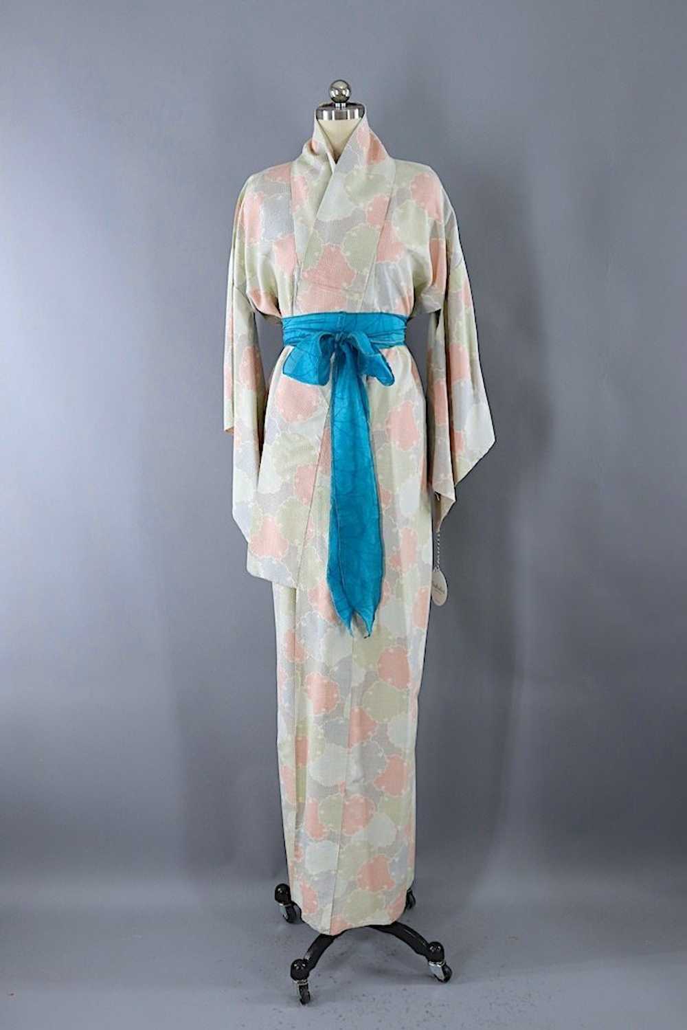 Vintage Ivory Lily Pad Silk Kimono Robe - image 1