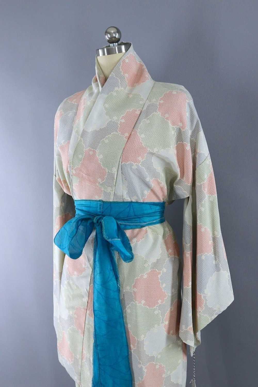 Vintage Ivory Lily Pad Silk Kimono Robe - image 2