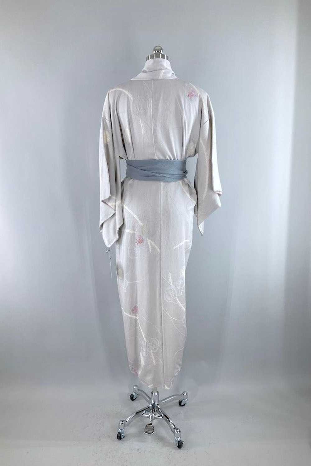 Vintage Grey Silk Floral Vases Kimono Robe - image 4