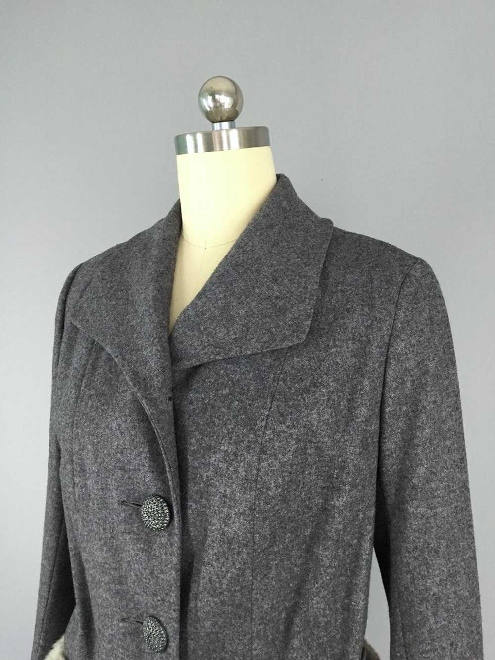 Vintage 1940s Grey Wool Jacket with Fur Trim - image 2