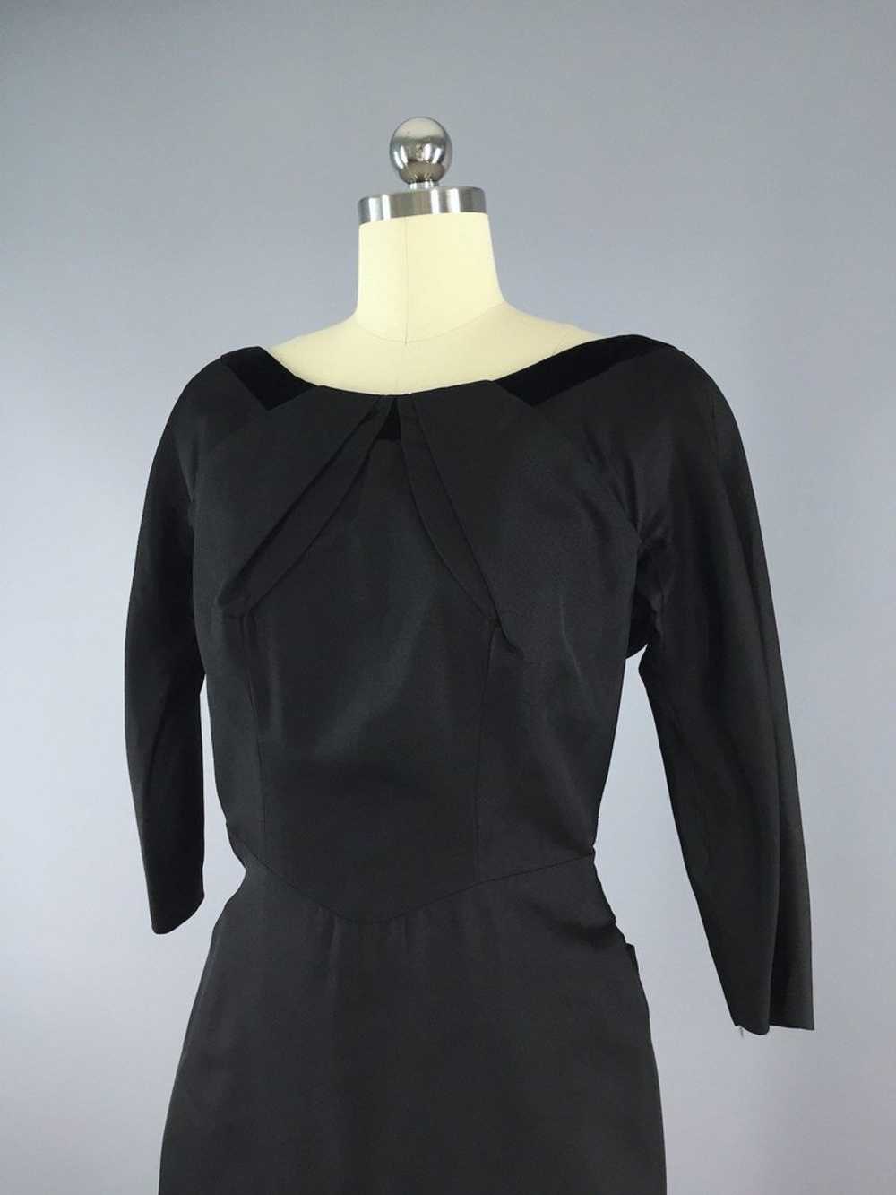 Vintage 1950s Black Taffeta New Look Dress - image 2