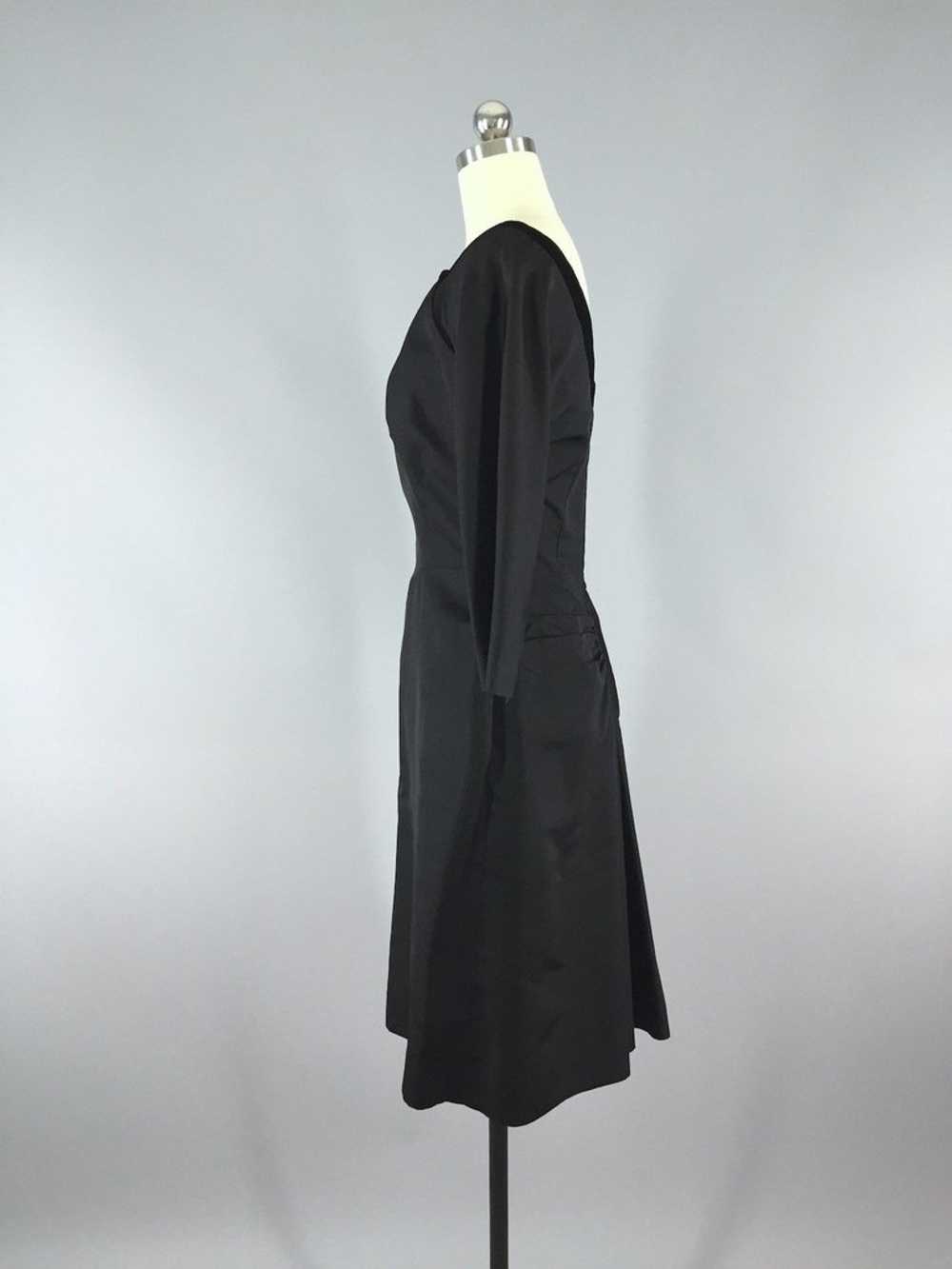 Vintage 1950s Black Taffeta New Look Dress - image 4