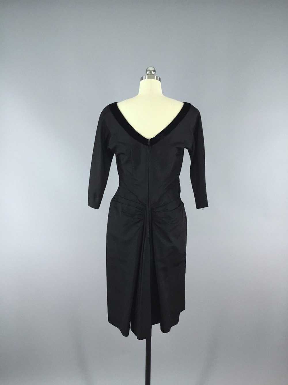 Vintage 1950s Black Taffeta New Look Dress - image 5