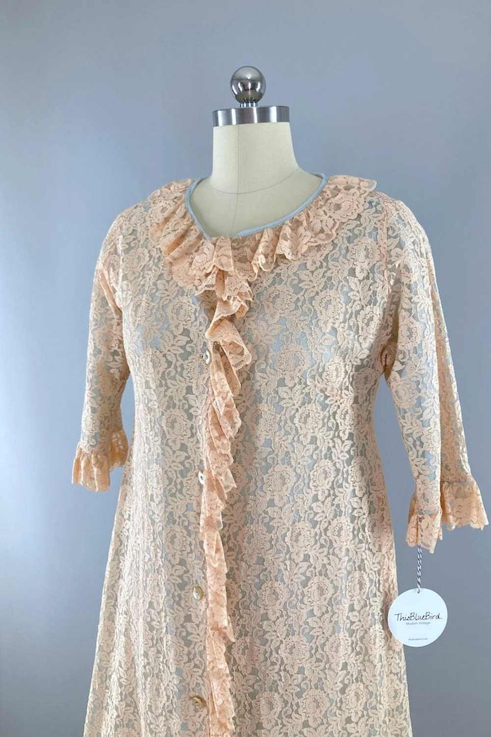 Vintage 1960s Blush Lace Robe - image 2