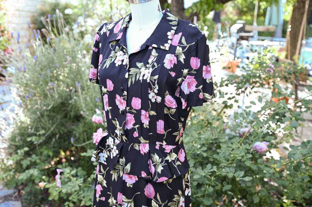 Vintage 90s does 40s Peplum Floral Dress, Navy Pi… - image 4