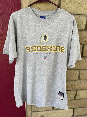 NFL - VINTAGE 90'S WASHINGTON REDSKINS HELMET T-SHIRT - MEDIUM – vintageconz