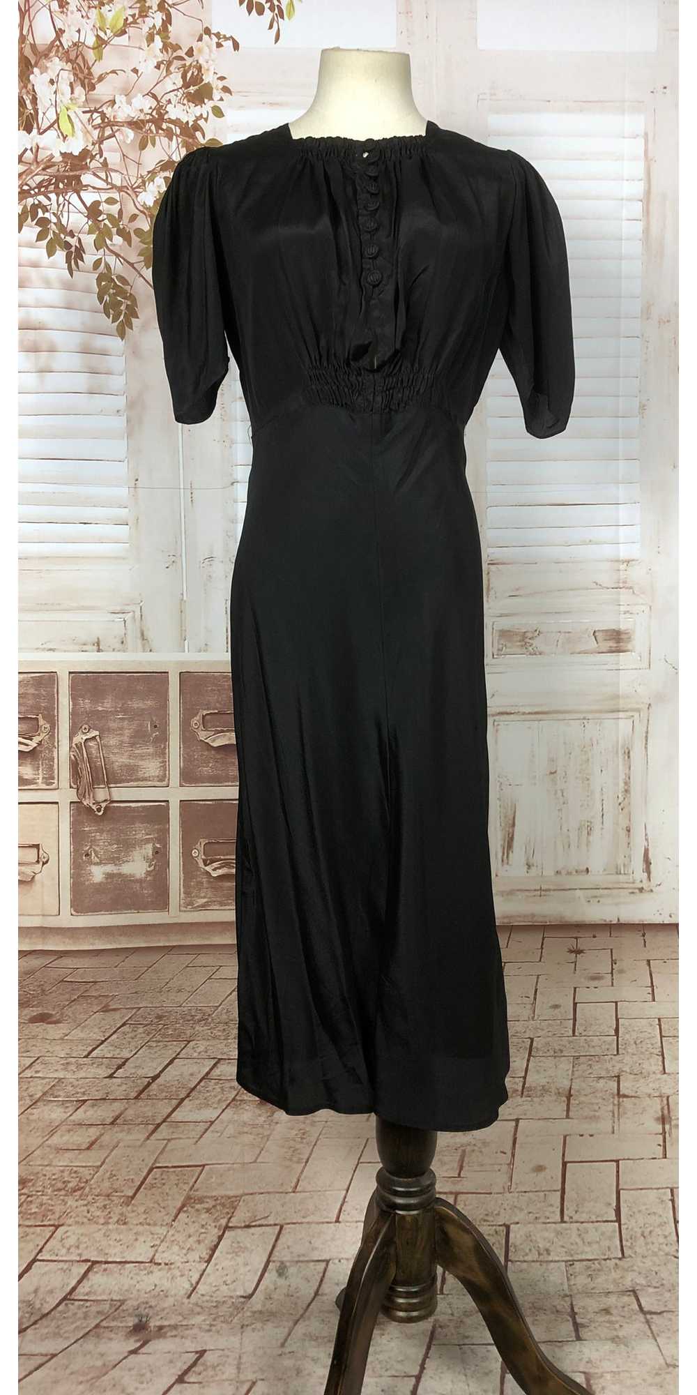 Stunning Original 1930s 30s Black Satin Femme Fat… - image 3