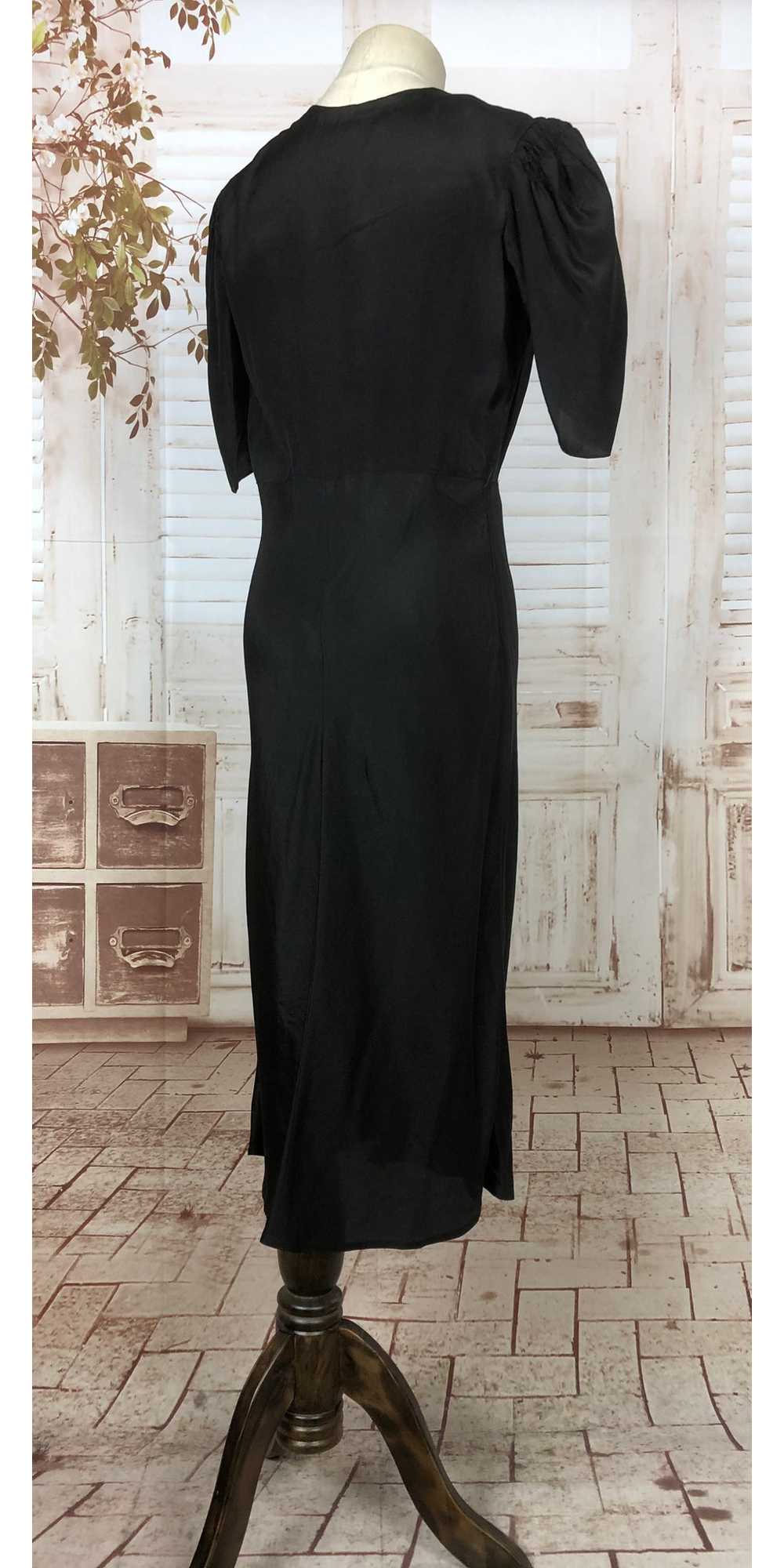 Stunning Original 1930s 30s Black Satin Femme Fat… - image 6