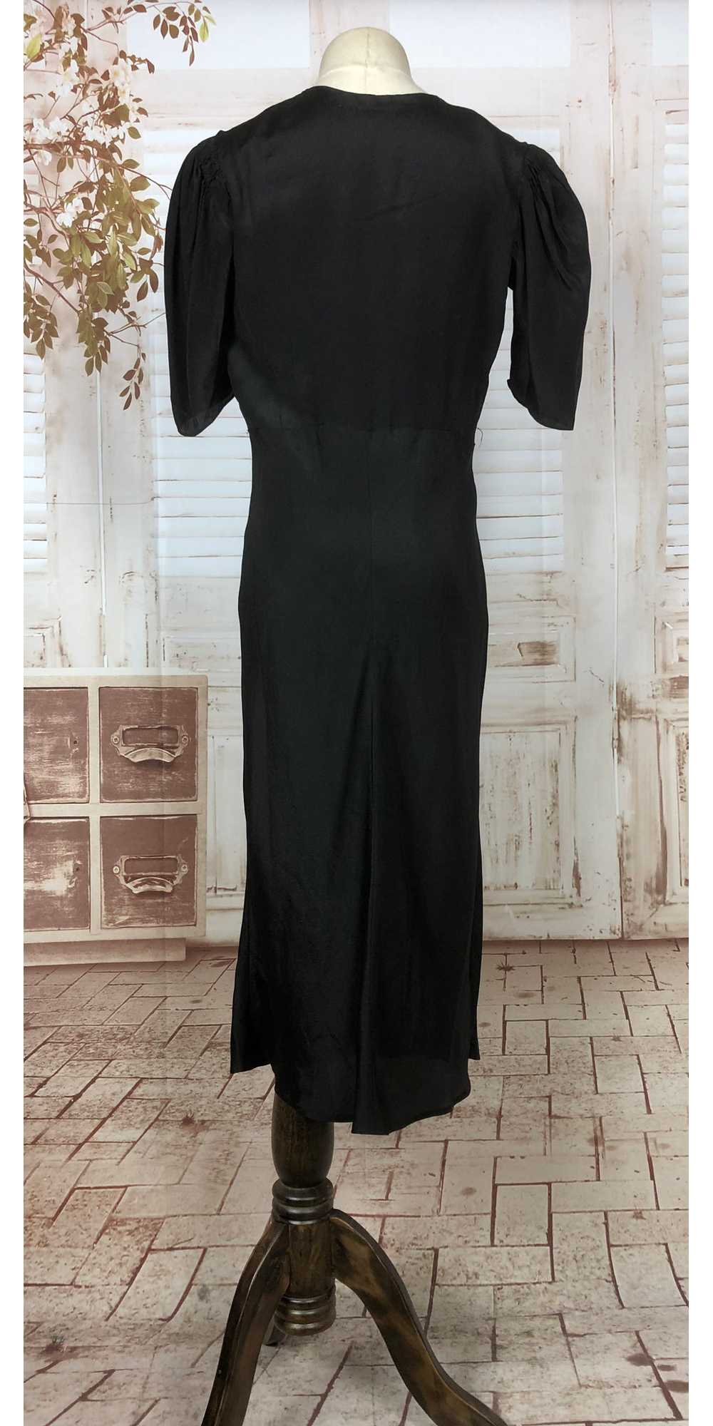 Stunning Original 1930s 30s Black Satin Femme Fat… - image 7