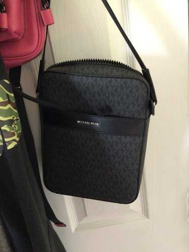 Mk side outlet bag