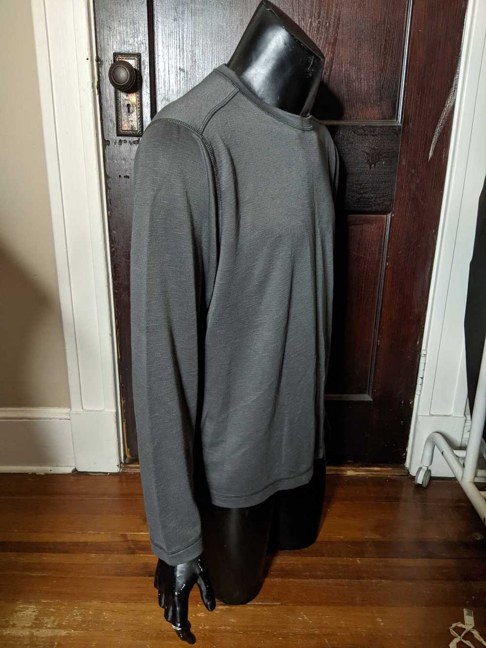 Orvis Grey knit long sleeve logo shirt - image 5