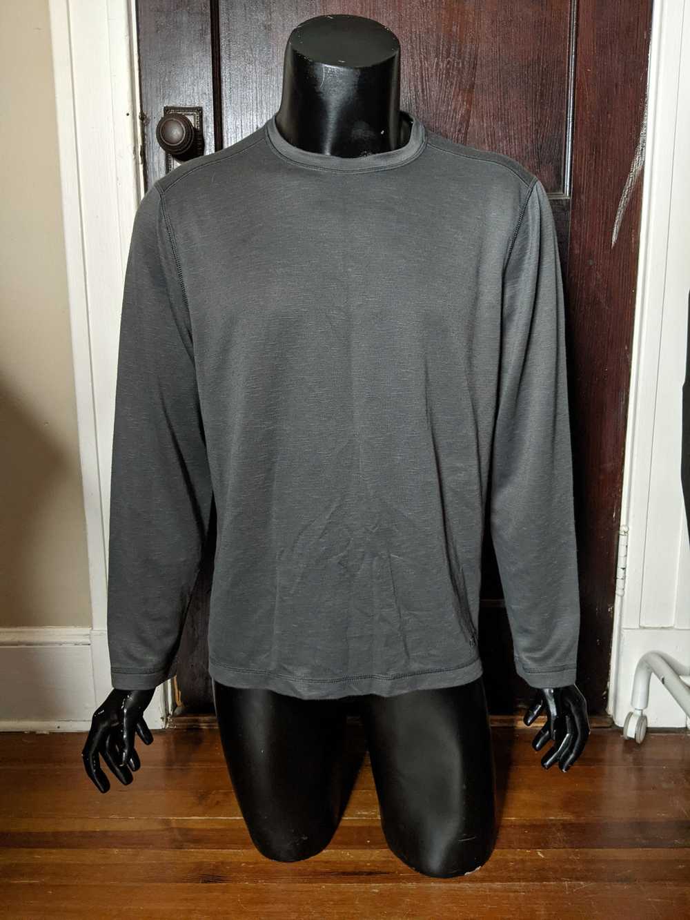 Orvis Grey knit long sleeve logo shirt - image 9