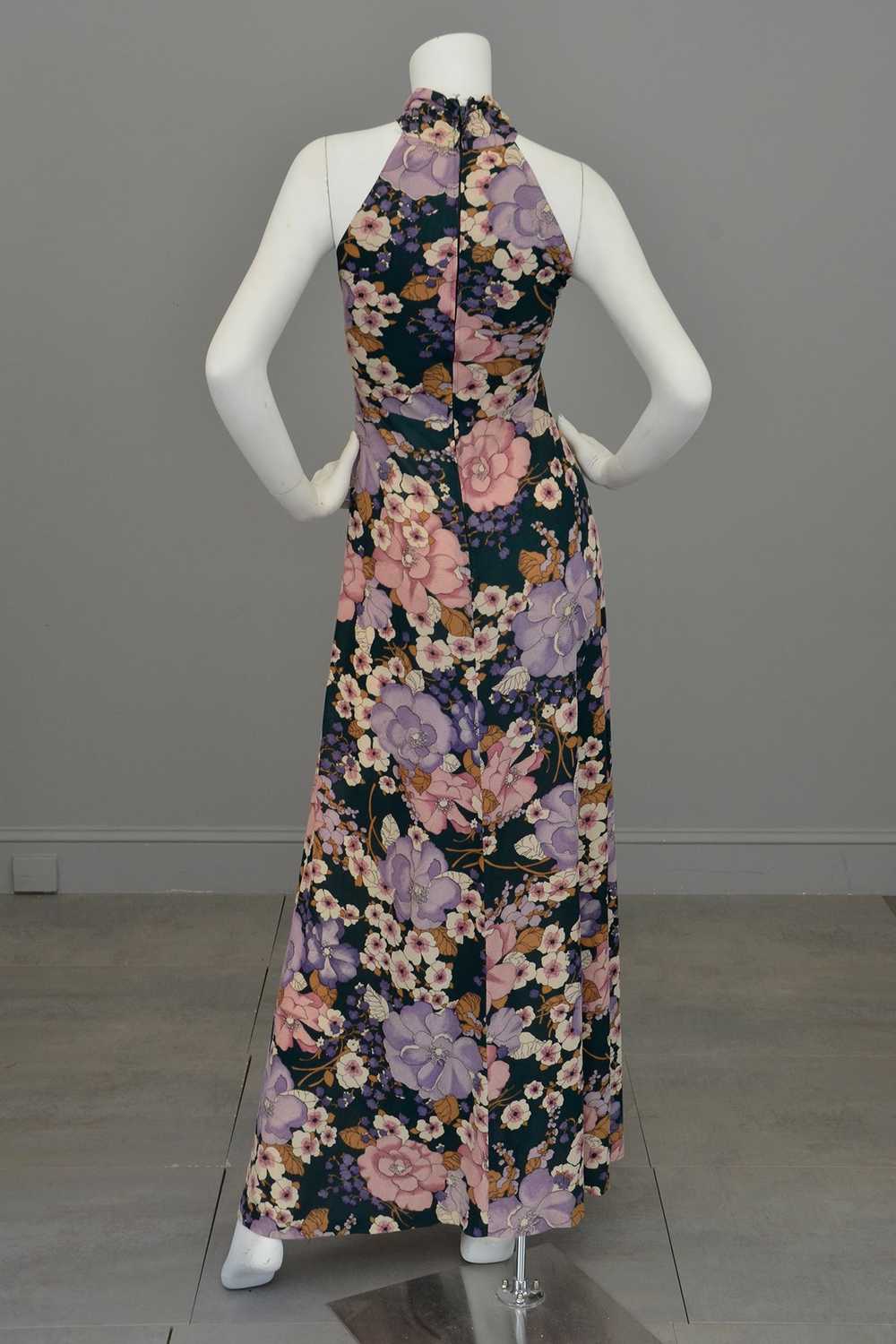 1970s Twisted Halter Keyhole Floral Print Maxi Dr… - image 9