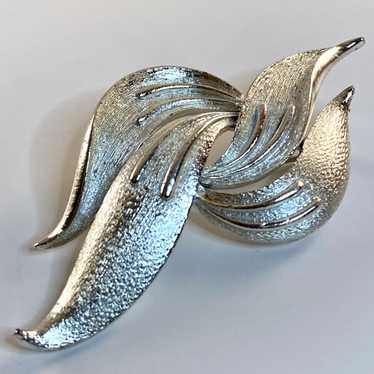 1950s Coro Pegasus Large Leaf Brooch - image 1