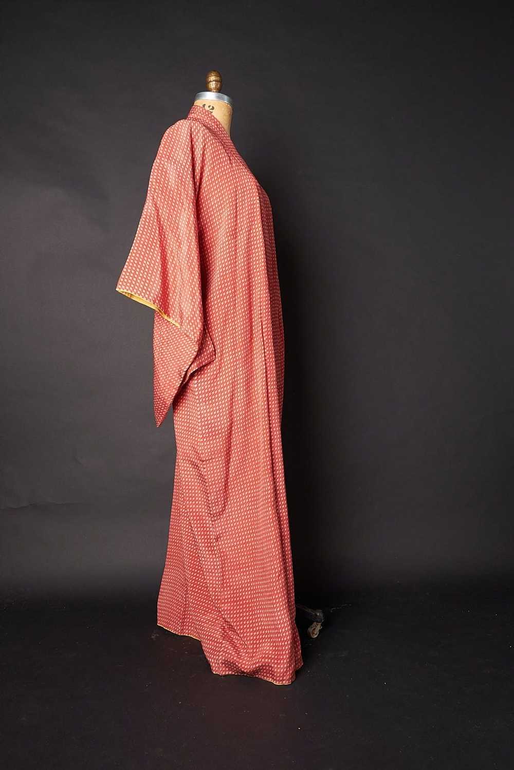 Vintage 1950s Silk Red and White Japanese Kimono - image 4