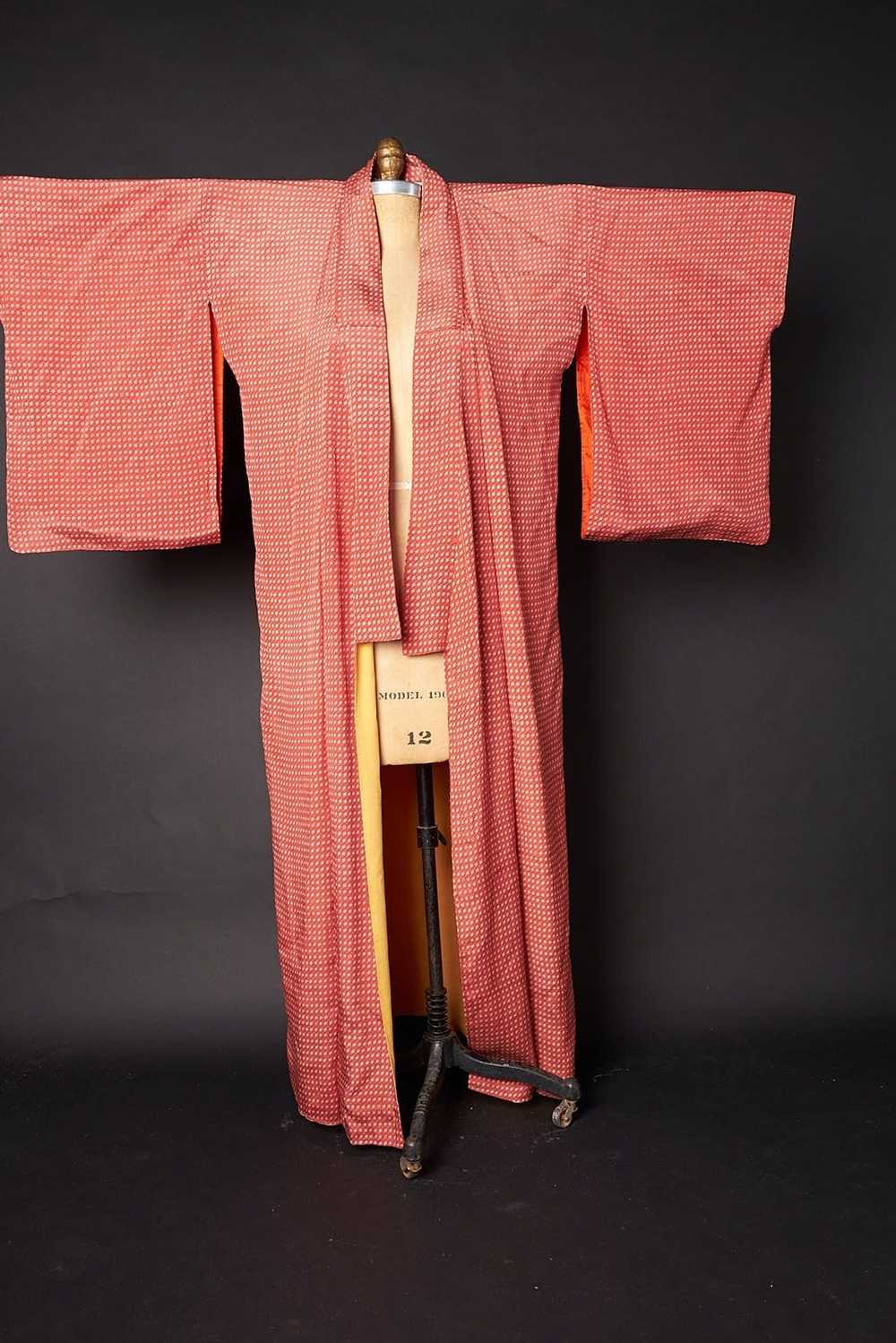 Vintage 1950s Silk Red and White Japanese Kimono - image 5