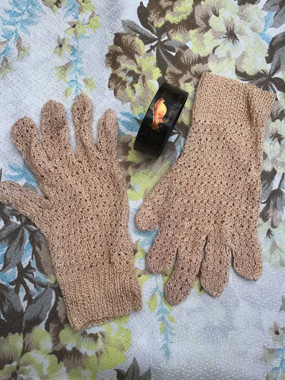 1930s 40s Vintage Lacey Crochet Knit Day Gloves i… - image 2