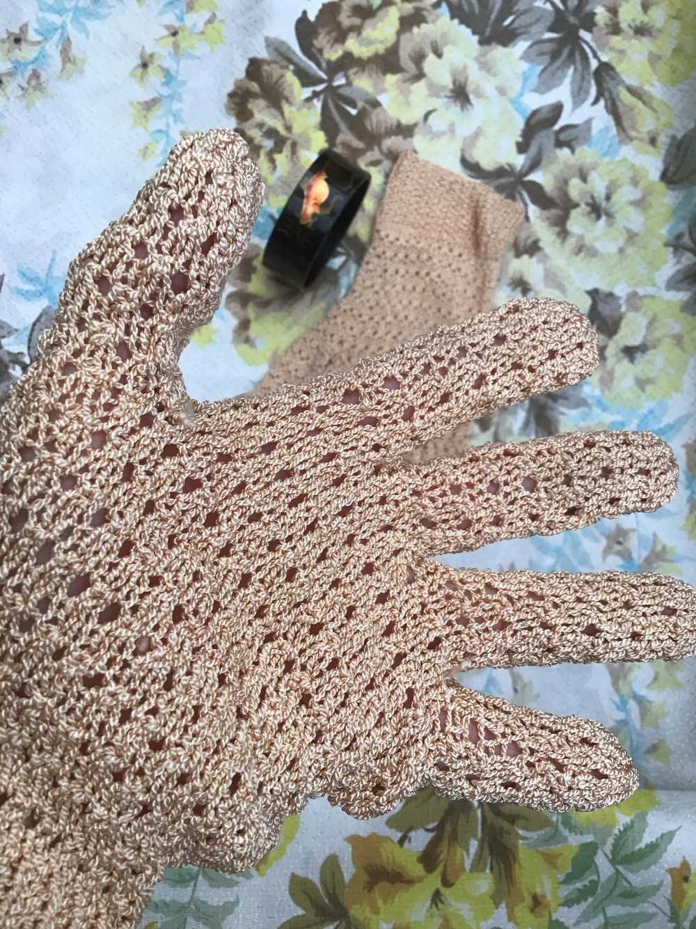 1930s 40s Vintage Lacey Crochet Knit Day Gloves i… - image 3