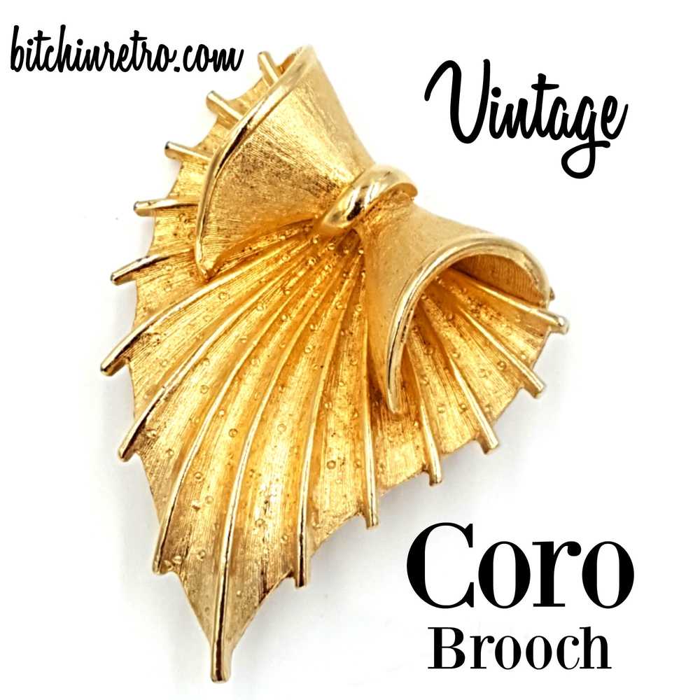 Coro Vintage Brooch With Scalloped Edges and Mid … - image 2