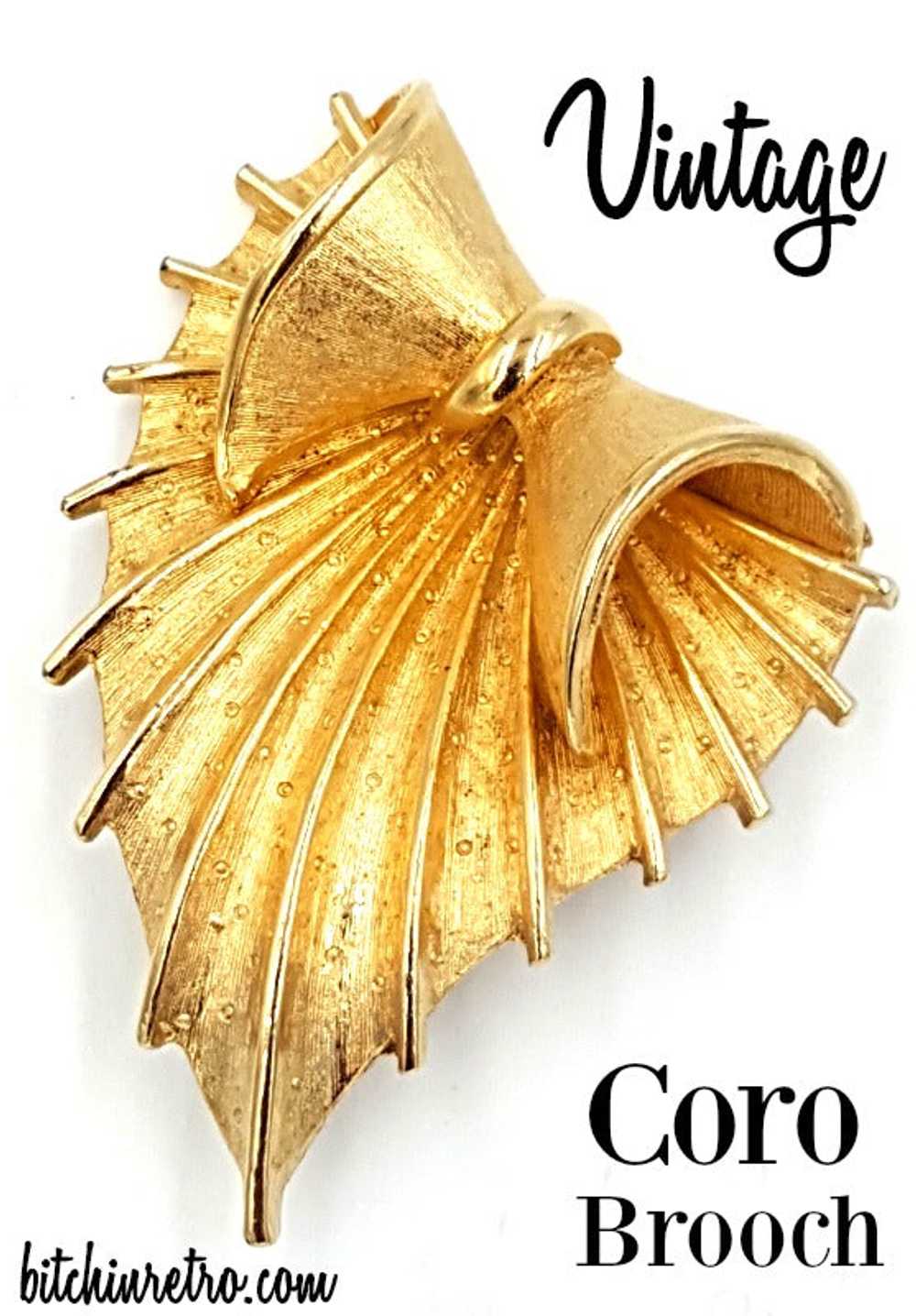 Coro Vintage Brooch With Scalloped Edges and Mid … - image 3