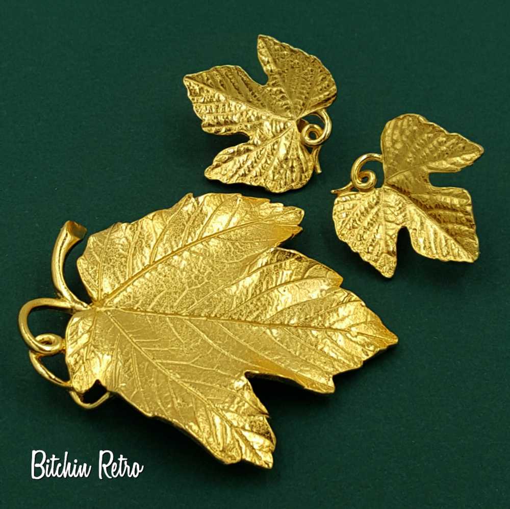 Trifari TM Vintage Leaf Brooch With Matching Comf… - image 2