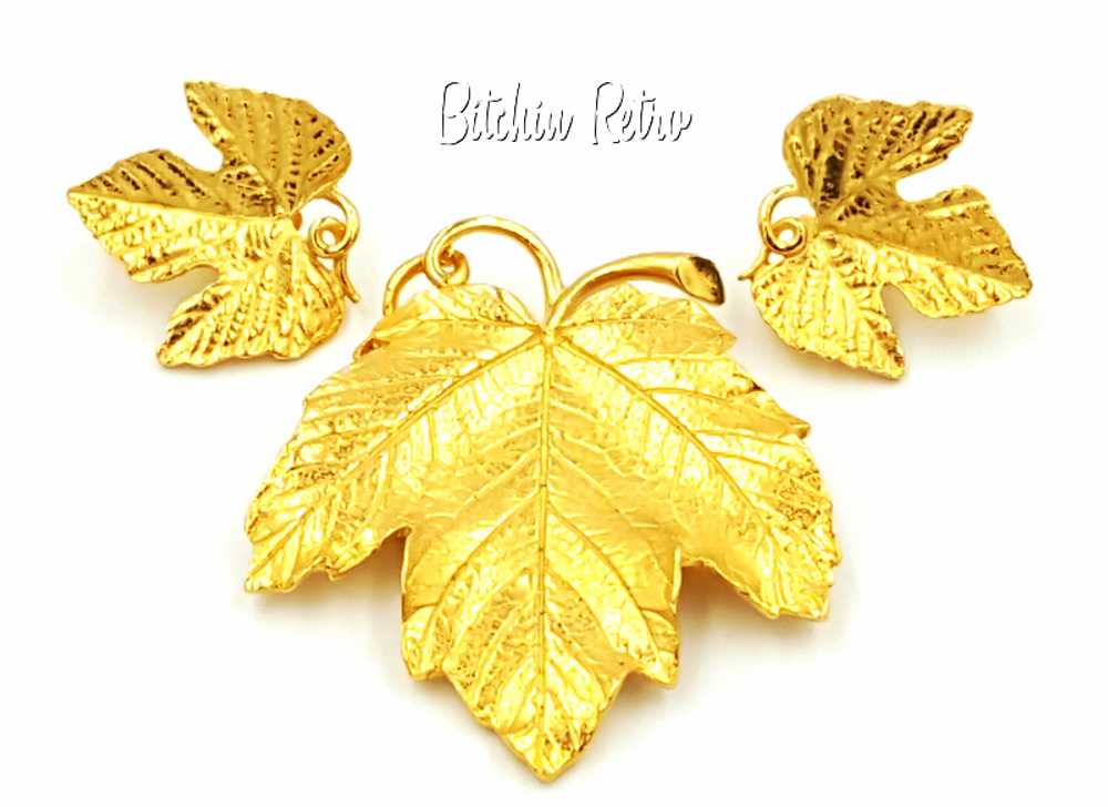 Trifari TM Vintage Leaf Brooch With Matching Comf… - image 5