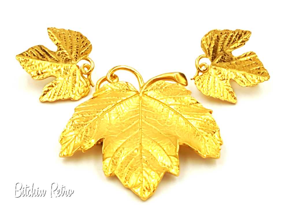 Trifari TM Vintage Leaf Brooch With Matching Comf… - image 8