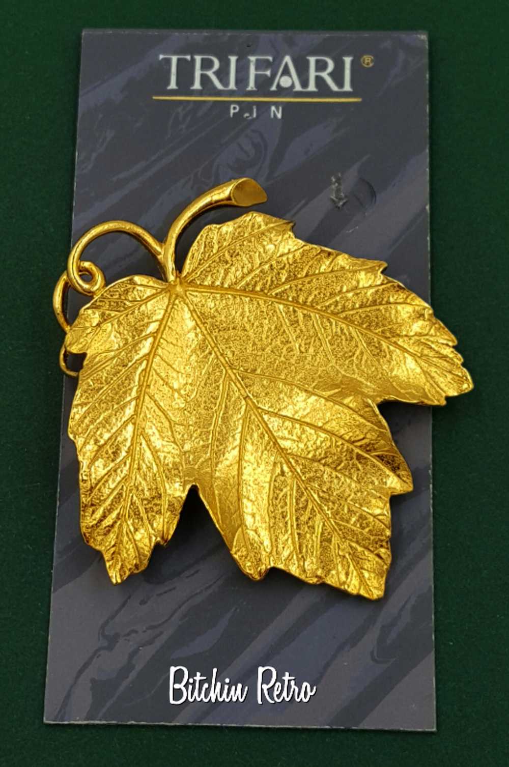 Trifari TM Vintage Leaf Brooch With Matching Comf… - image 9