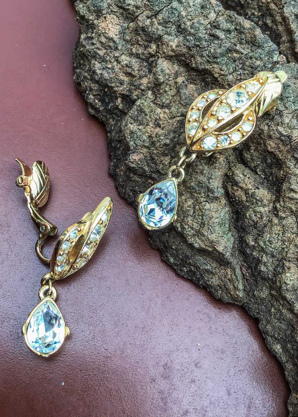Stunning Vintage Trifari Crystal Dangle Clip On E… - image 3