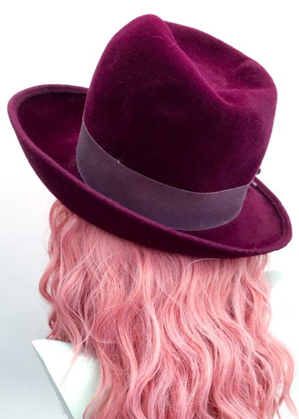 1970s Women's Vintage Burgundy Felt Trilby Hat wi… - image 4