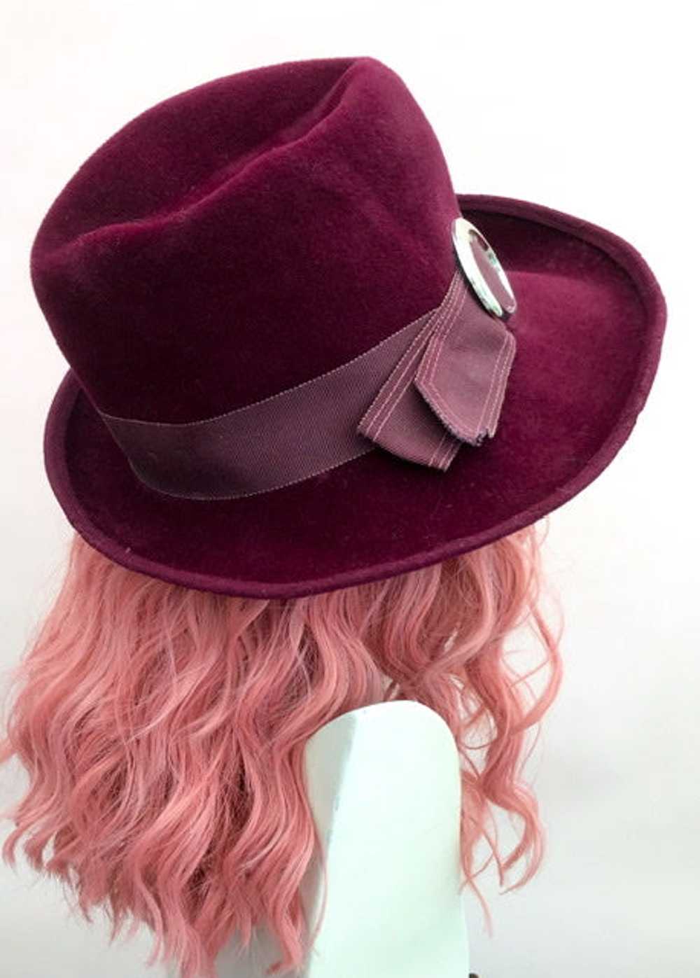 1970s Women's Vintage Burgundy Felt Trilby Hat wi… - image 5