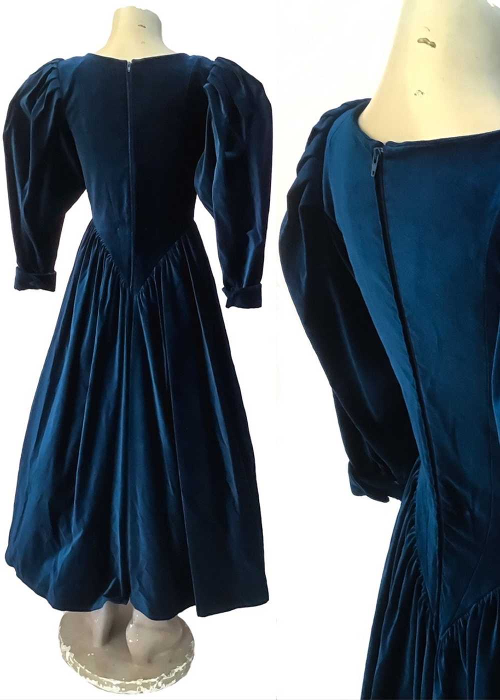 1980s Blue Vintage Velvet Droopy & Browns Victori… - image 2