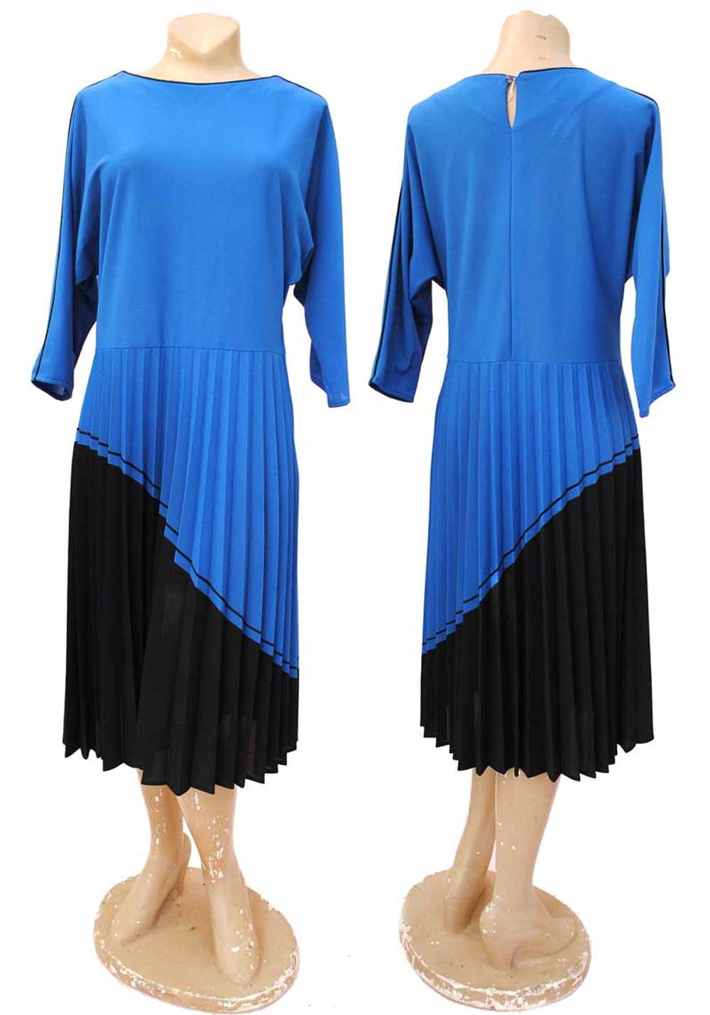 1980s Vintage Blue and Black Pleated Dress - image 1