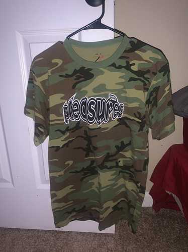 Pleasures pleasures camo tee size M