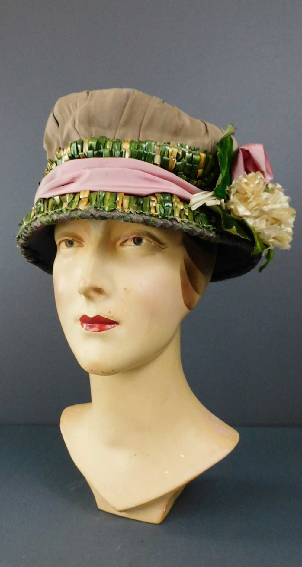 Vintage 1920s Silk Floral Hat with Straw Trim, Gr… - image 1