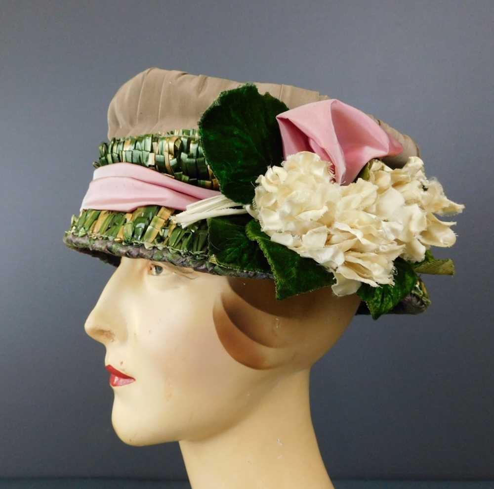 Vintage 1920s Silk Floral Hat with Straw Trim, Gr… - image 4