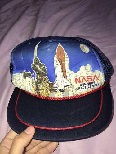 Vintage Vintage ‘88 NASA Kennedy Space Center Hat.