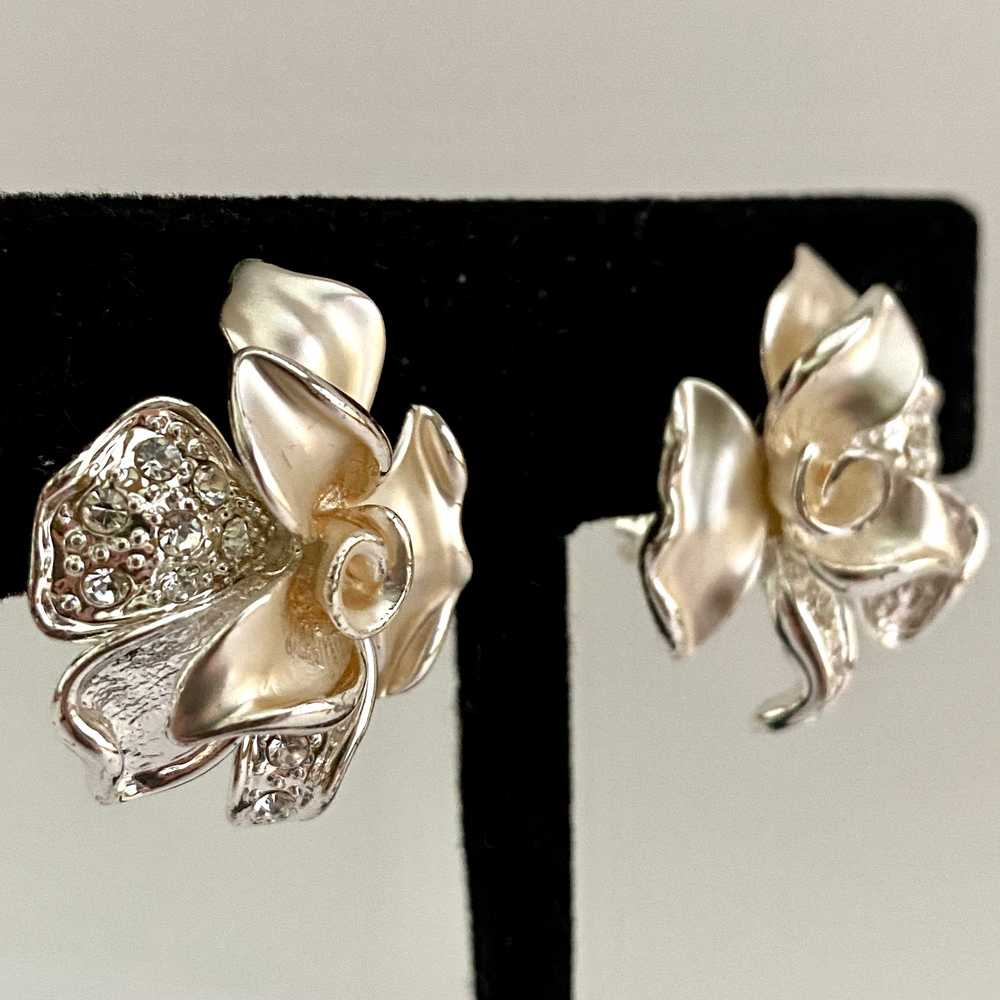 1980s Rhinestone Flower Earrings - image 3
