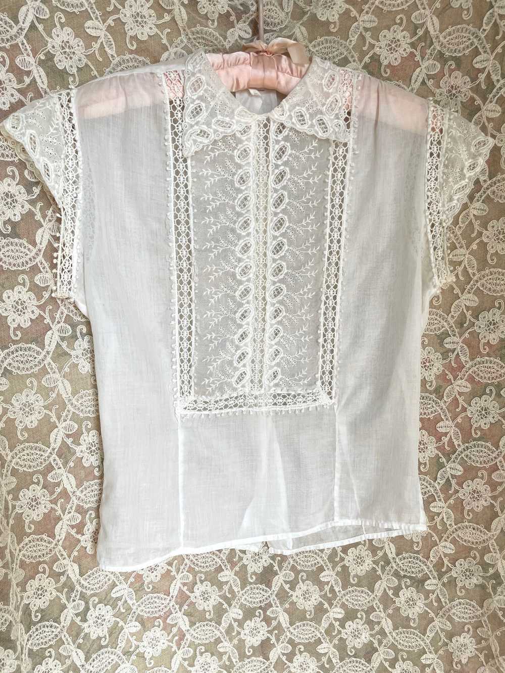 Antique White Cotton Floral Eyelet Collared Cap S… - image 7