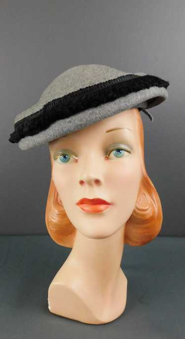 Vintage Grey Felt 1940s Hat with Black Fringe, 21 