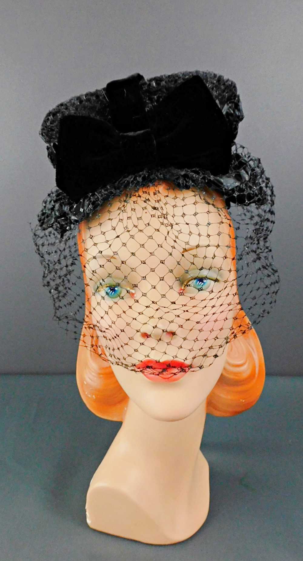 Vintage 1940s Black Straw Topper Hat, Veil, Netti… - image 1