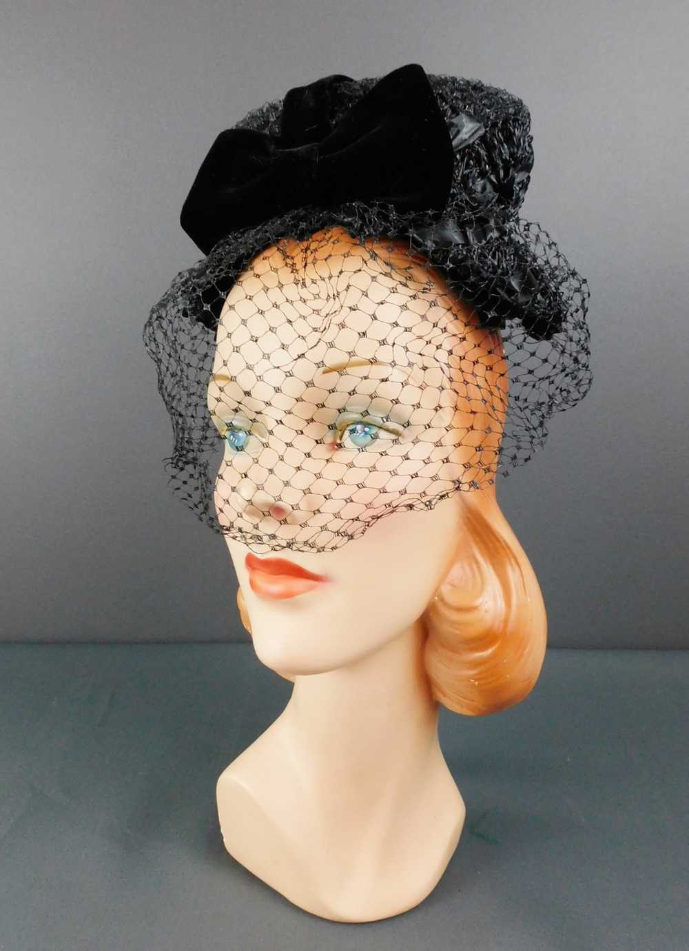 Vintage 1940s Black Straw Topper Hat, Veil, Netti… - image 3