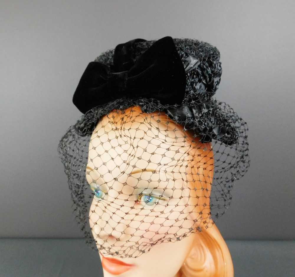 Vintage 1940s Black Straw Topper Hat, Veil, Netti… - image 6