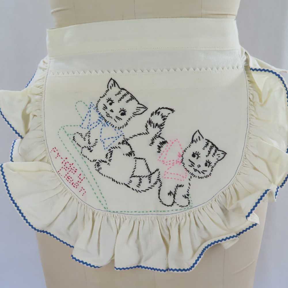 Upcycled Feedsack Apron Kitty Embroidered on Vint… - image 2