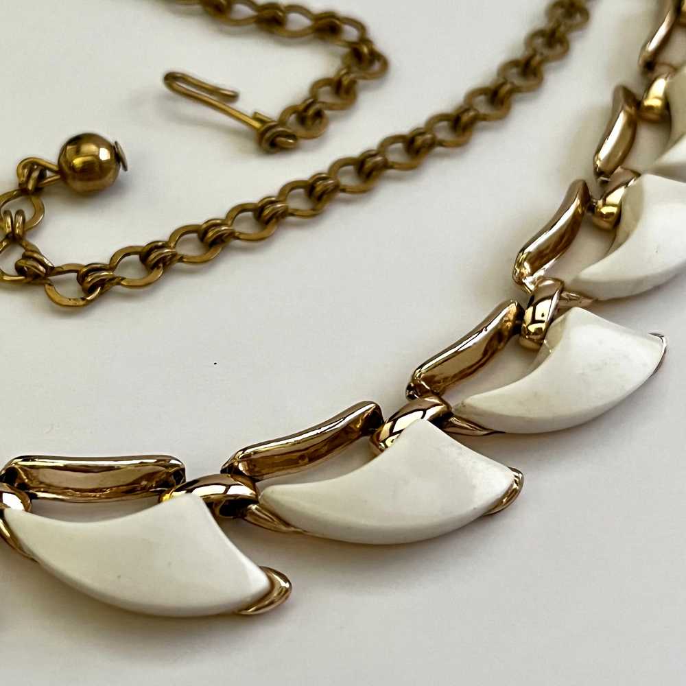 Late 50s/ Early 60s Lucite Necklace - image 3