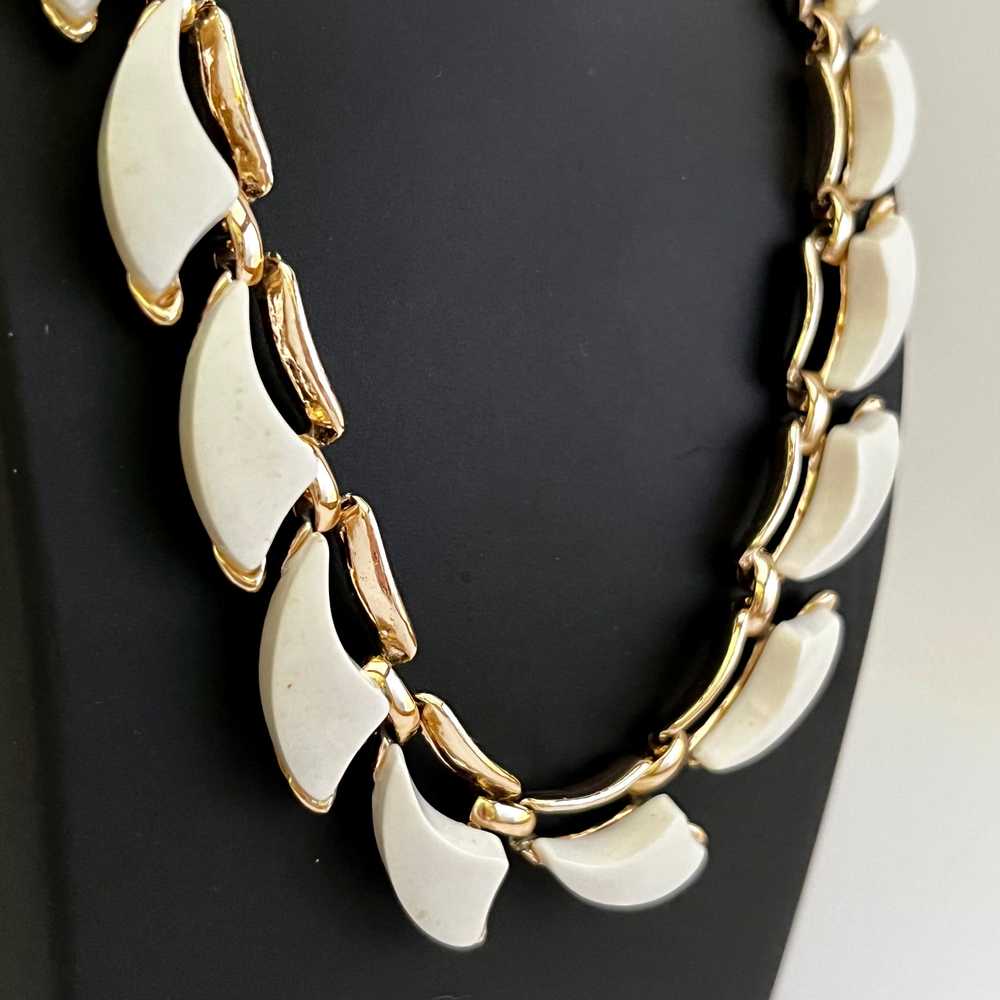 Late 50s/ Early 60s Lucite Necklace - image 4