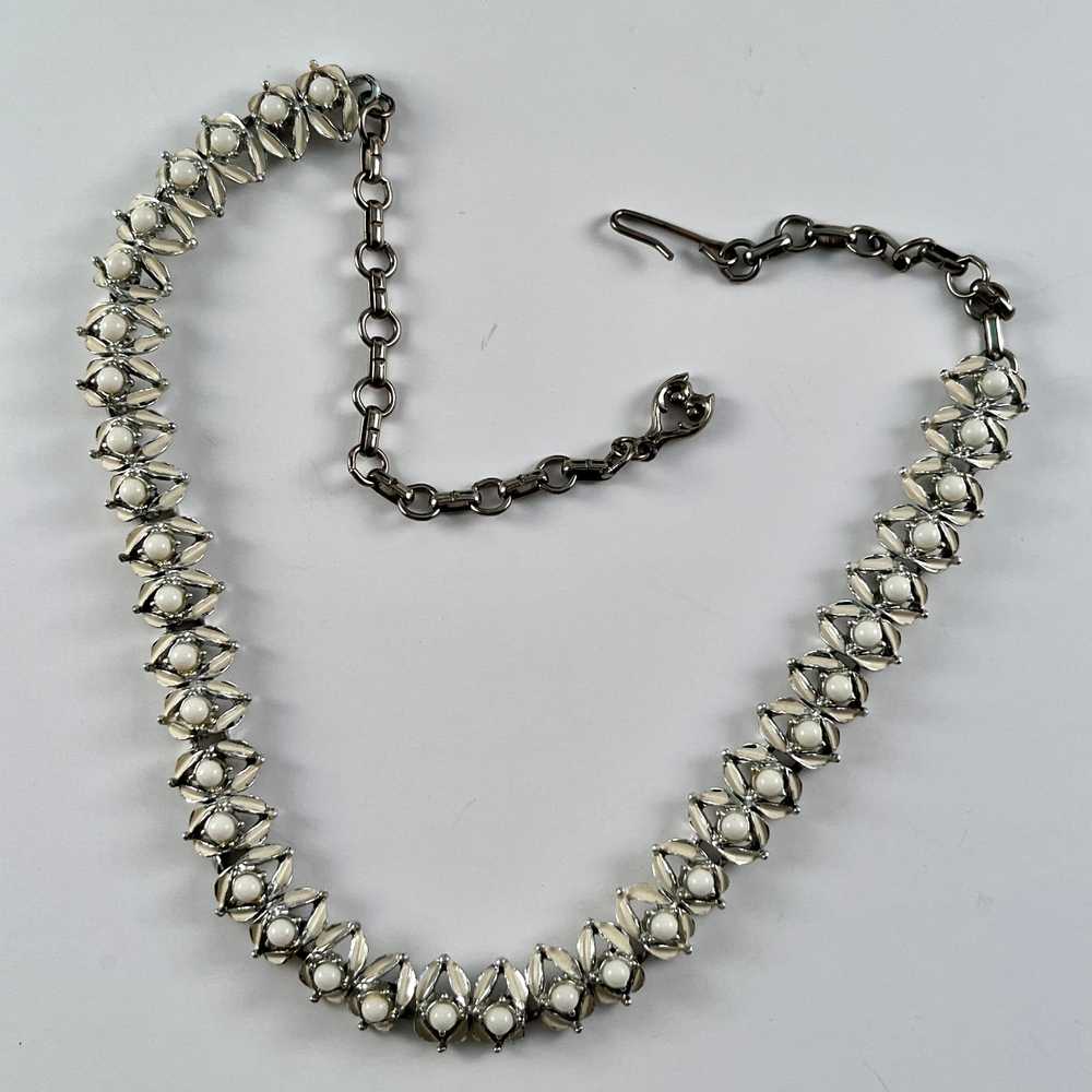 Late 50s/ Early 60s White Choker Necklace - image 3