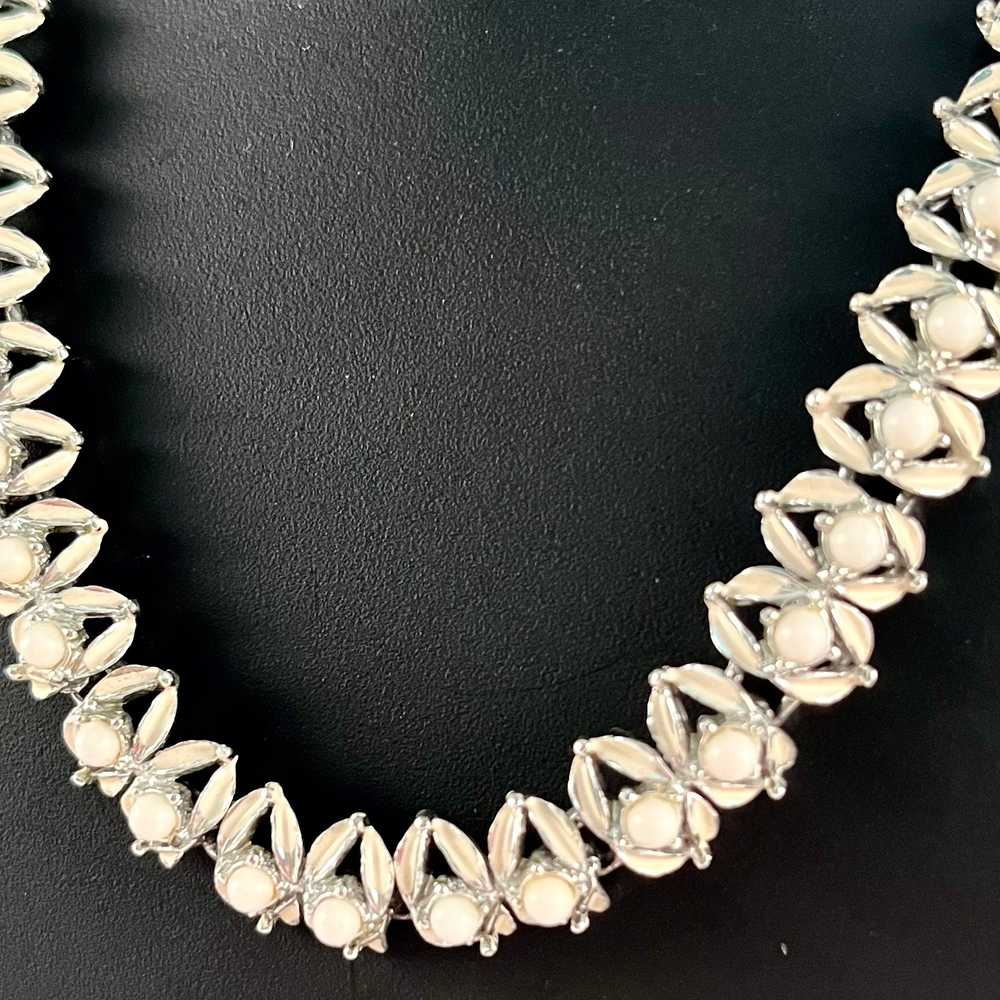 Late 50s/ Early 60s White Choker Necklace - image 4