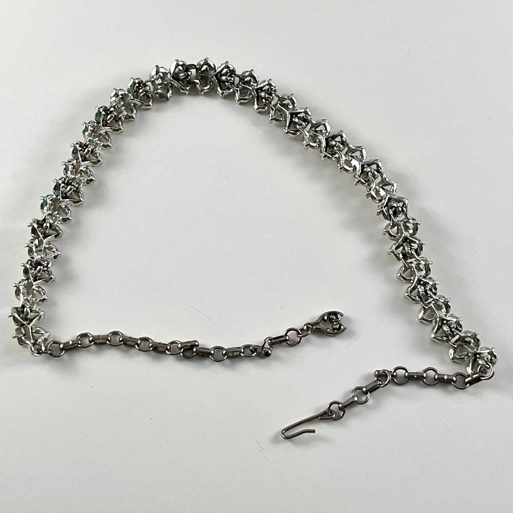 Late 50s/ Early 60s White Choker Necklace - image 5
